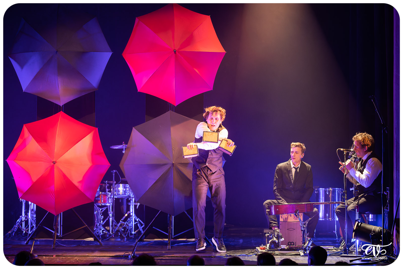 DRUM BROTHERS (LES FRÈRES COLLE)